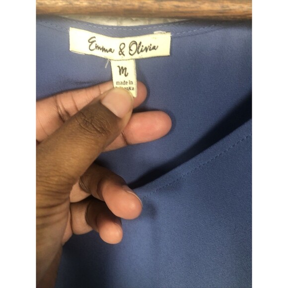 Emma & Olivia Women Medium Blue cold shoulder BOHO flowy peasant top - Picture 5 of 7